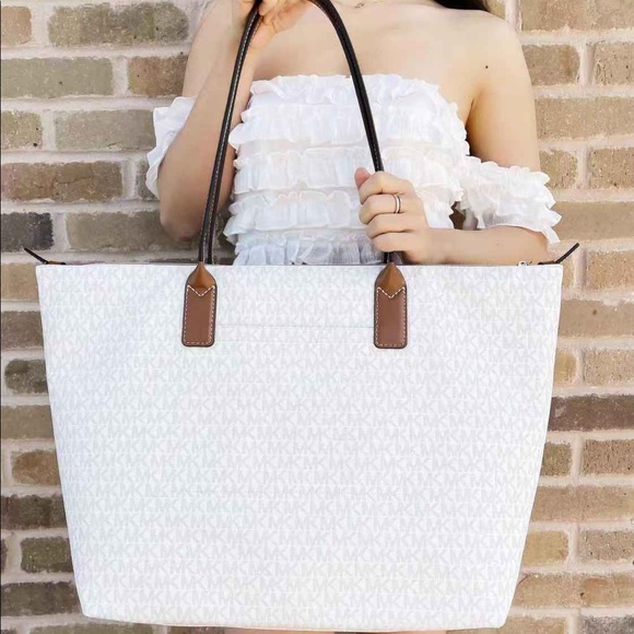 Gaby’sBags💕NWT Michael Kors Tote - Picture 4 of 4